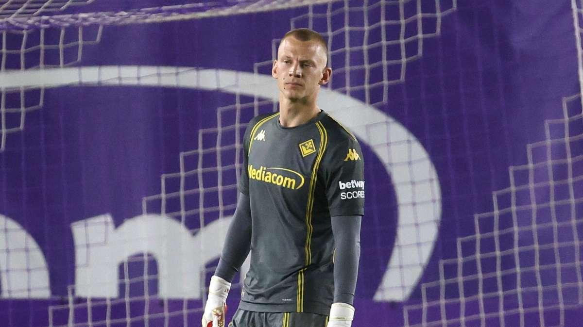 Lo Sturm Graz saluta e ringrazia Christensen. Il portiere torna alla Fiorentina