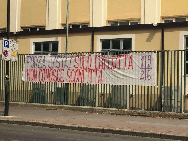 FOTO FV, Al Franchi uno striscione per Jasta