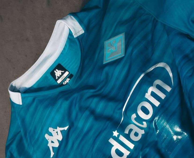 La Fiorentina lancia la terza maglia che si ispira ai colori dell'Arno