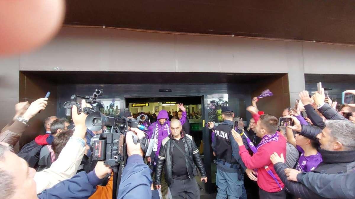 VIDEO FV, Marea viola a Peretola, squadra tra i tifosi