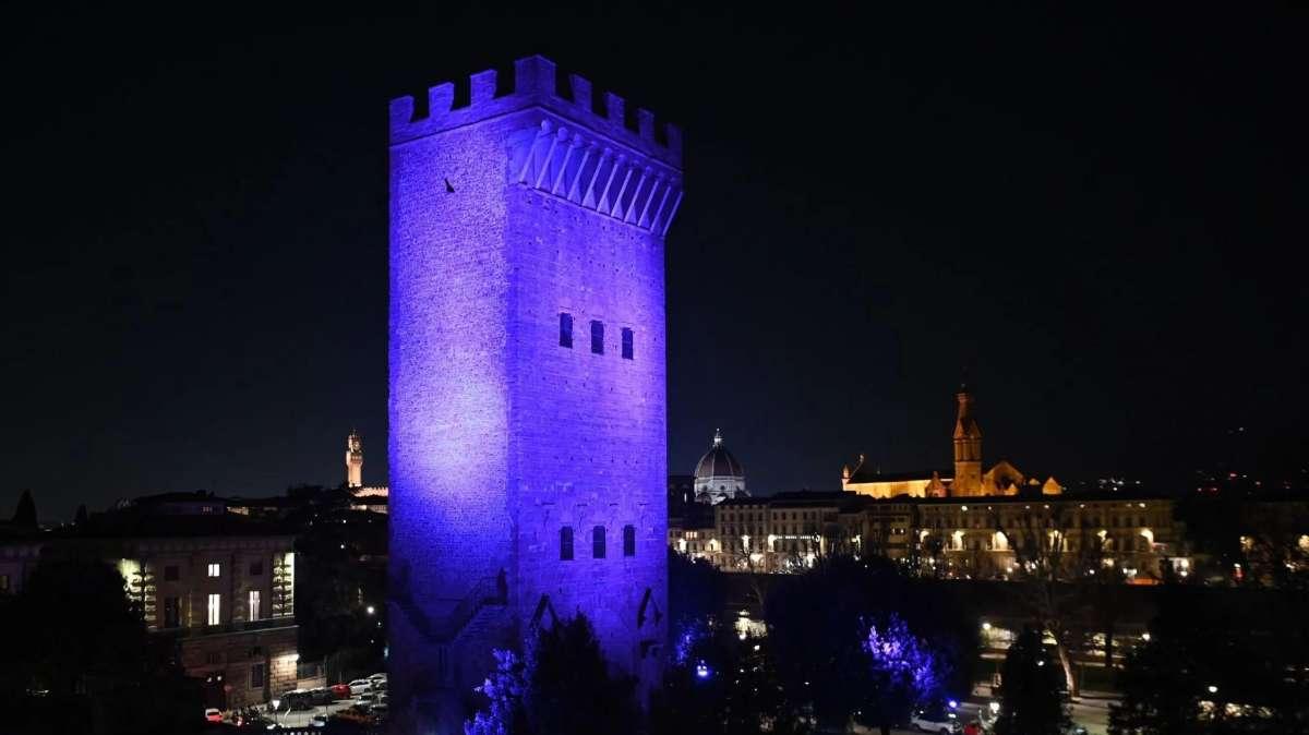 Firenze omaggia Commisso colorando di viola alcuni monumenti