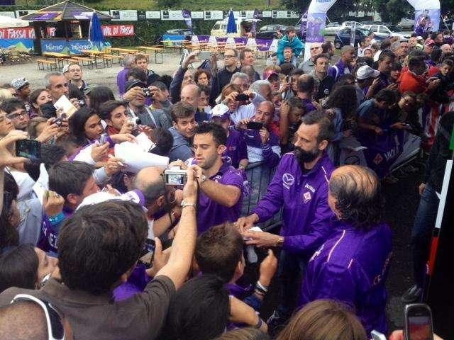 MOENA, Rossi firma autografi in un bagno di folla