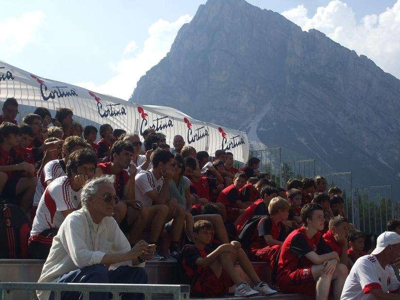 CORTINA, Pubblico folto e baby rossoneri