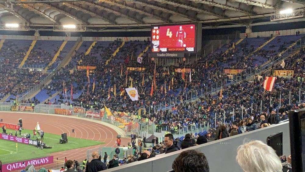 DALL'OLIMPICO, Fischi per i giocatori. Applausi a...