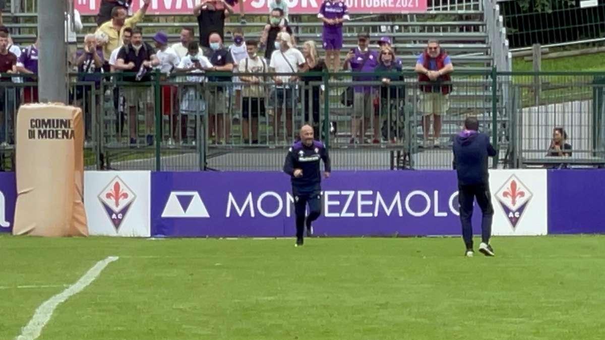 VIDEO FV, Italiano e la sciarpa dei tifosi: foto e...