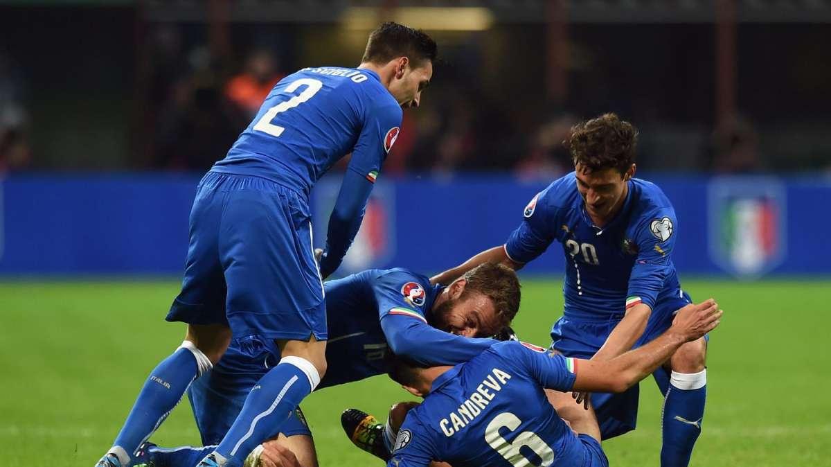ITALIA-ALBANIA, Invasioni di campo in serie