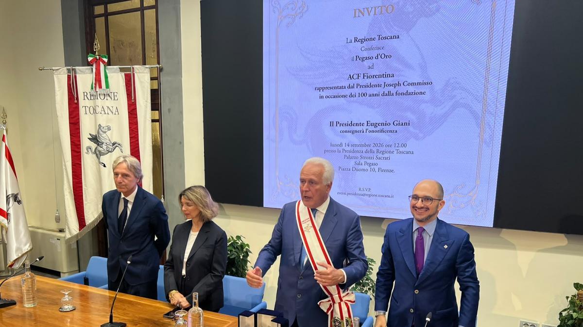 Giuseppe e Catherine Commisso ritirano il Pegaso d'Oro. Presente anche Parisi