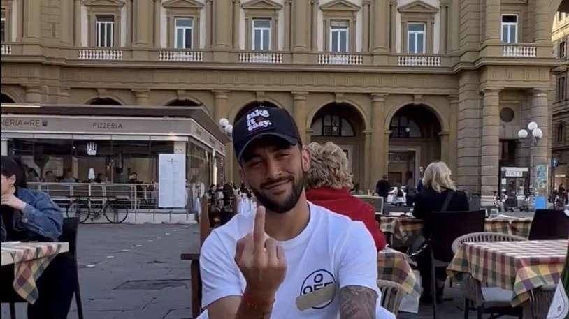 FOTO, Nico in centro scherza con fidanzata