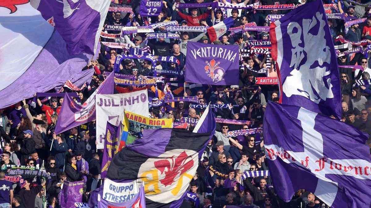 VIOLA, Ultras spintonano giornalista: ora denunce