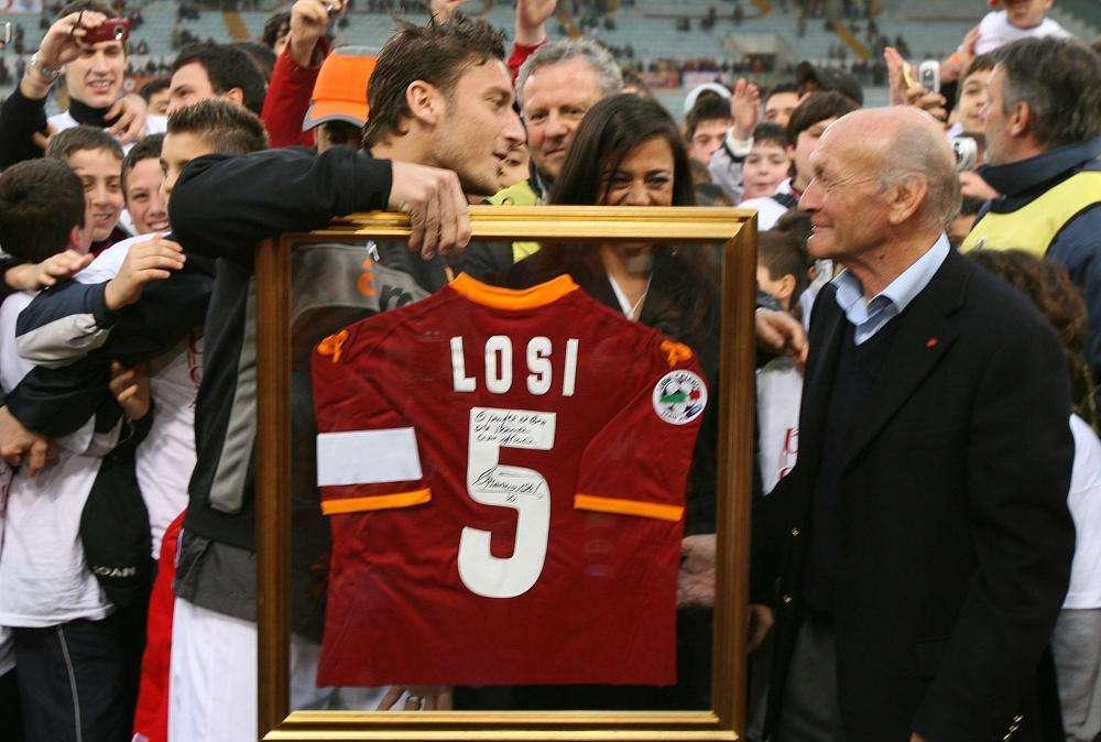 ROMA, Oggi l'ultimo addio a Losi, leggenda giallorossa