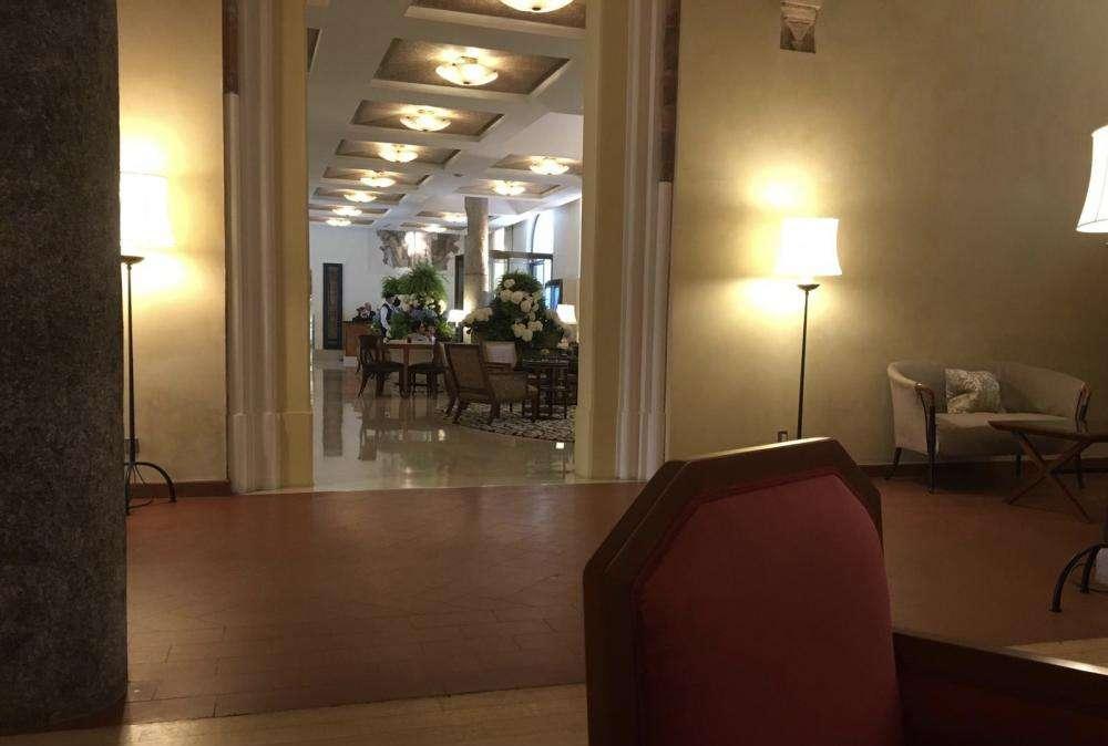 FOTO FV, L'interno dell'hotel dove alloggia Commisso