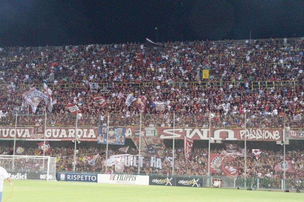 VESCOVO SALERNO, Tifoso viola ma presto all'Arechi