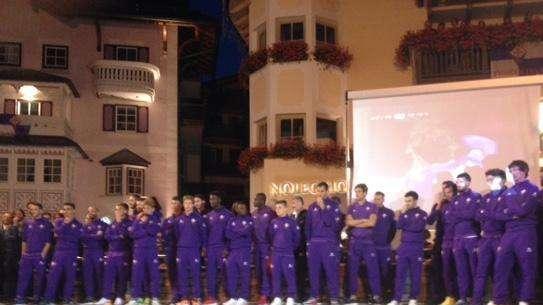 MOENA, LA SERATA IN PIAZZA. SOUSA: "CHE BELLO ESSERE QUI"