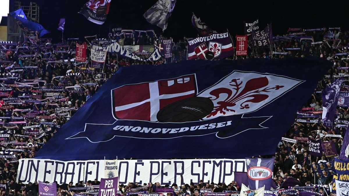 Fiorentina-Udinese 1-0, entra la Fiesole: gioco interrotto per lancio di fumogeni