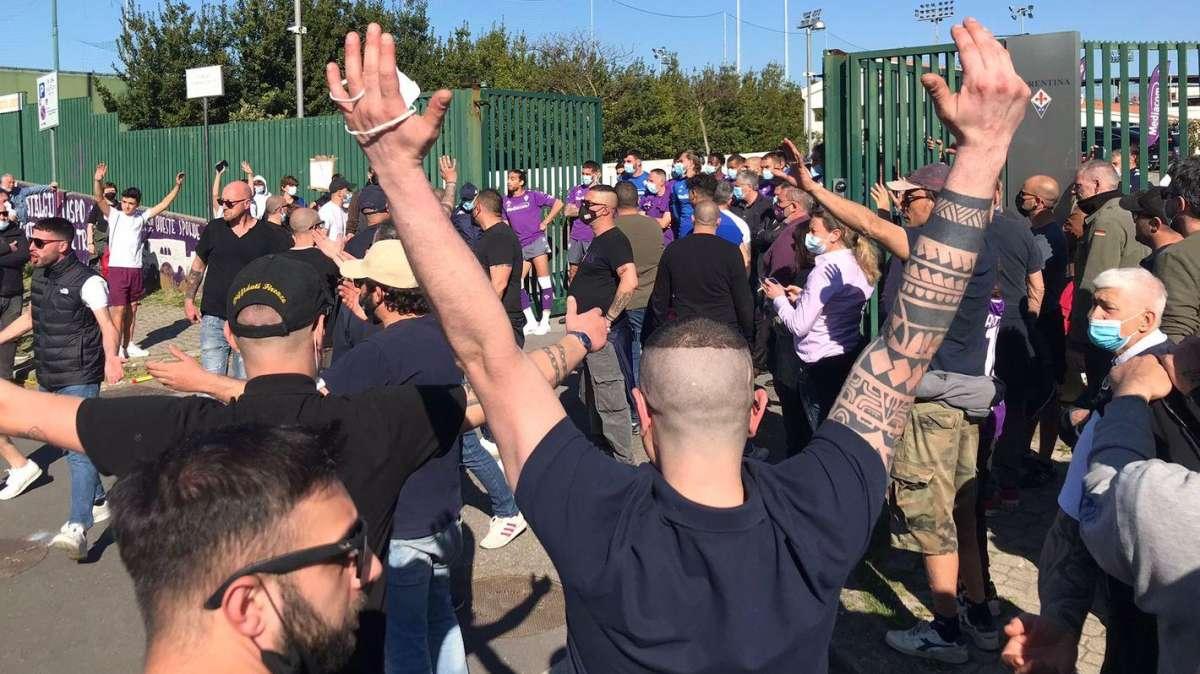 FOTO-VIDEO FV, I TIFOSI AI GIOCATORI: ONORATE LA MAGLIA, DIETRO DI VOI C'È UNA CITTÀ