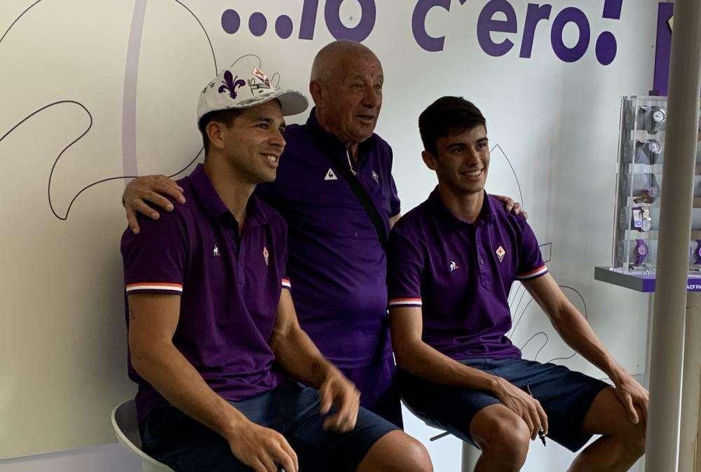 FOTO FV, Simeone e Montiel firmano autografi ai tifosi