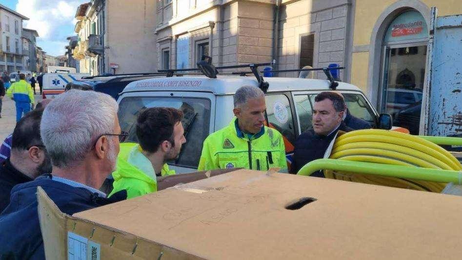 FOTO, Barone consegna idropulitrici a Campi