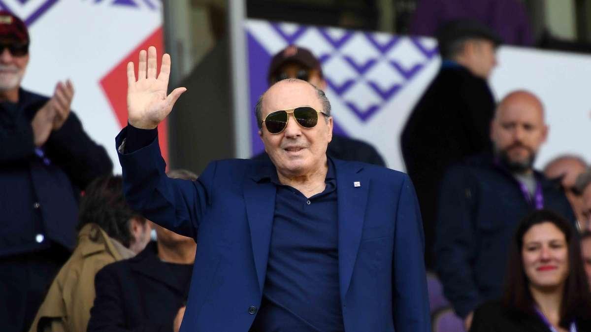 Napoli-Fiorentina, omaggio del club azzurro: regalata una maglia di Commisso ai viola
