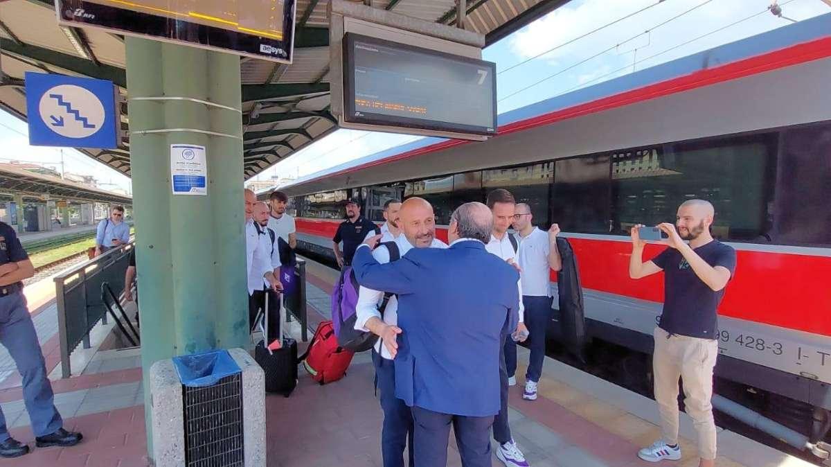 VIDEO FV, Viola in partenza: l'abbraccio di Commisso