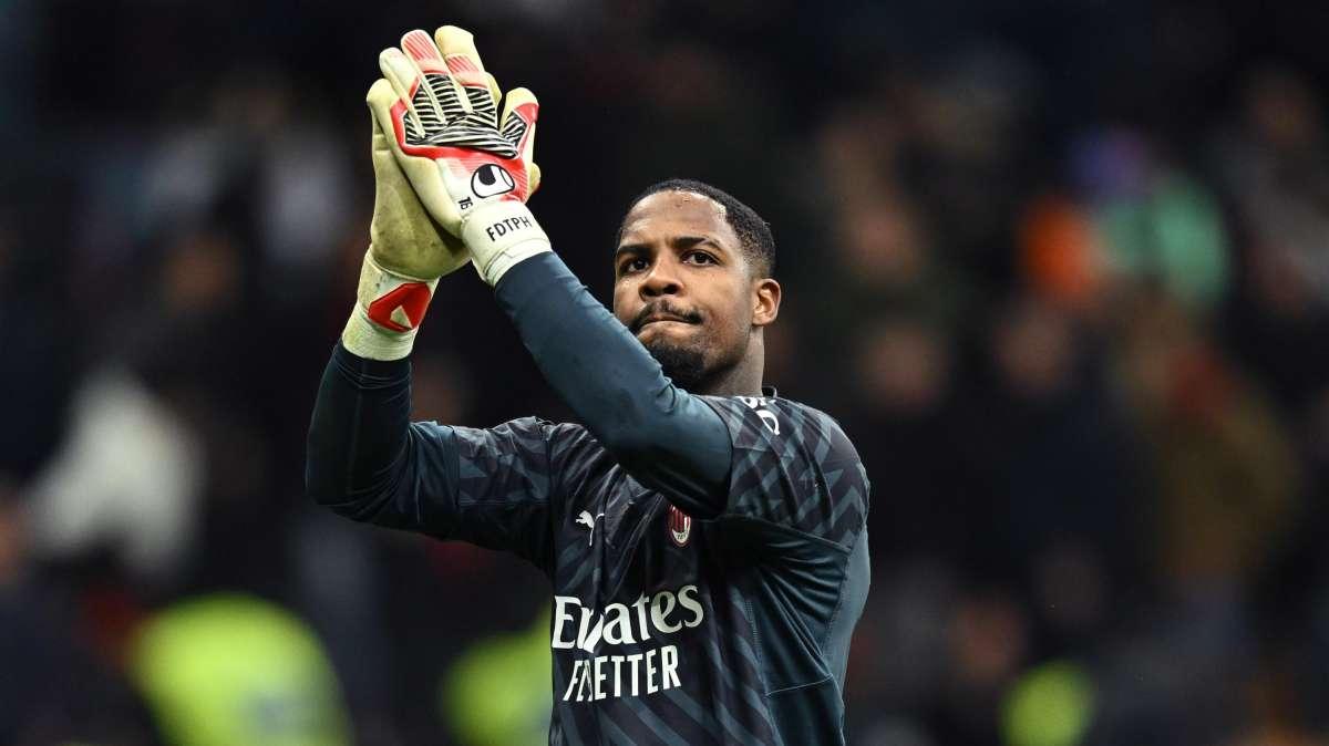 DA SAN SIRO, I viola si congratulano con Maignan