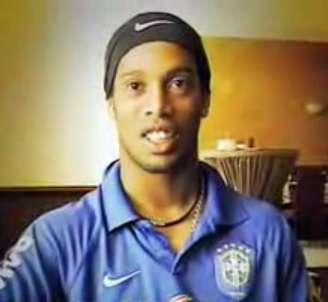 RONALDINHO, Esordio in Serie A con scarpe speciali
