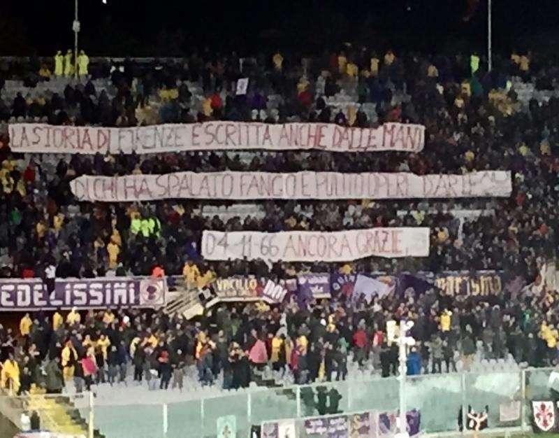 FOTO FV, Striscioni per l'alluvione del 1966