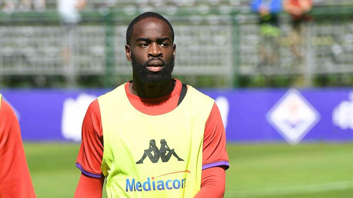 IKONÉ, Gioca alla play e scherza con Jovic-Milenkovic