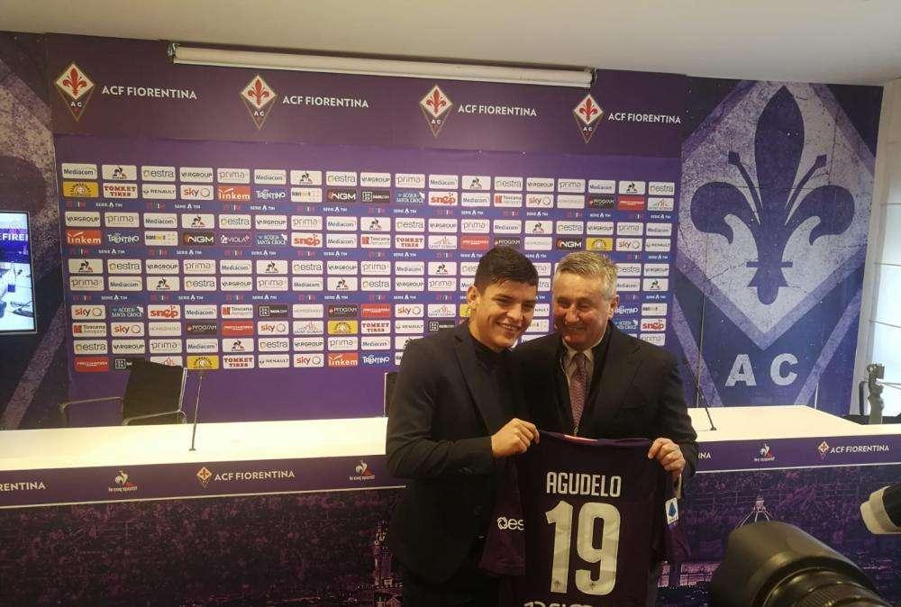 VIDEO, Agudelo si allena a casa con la moglie