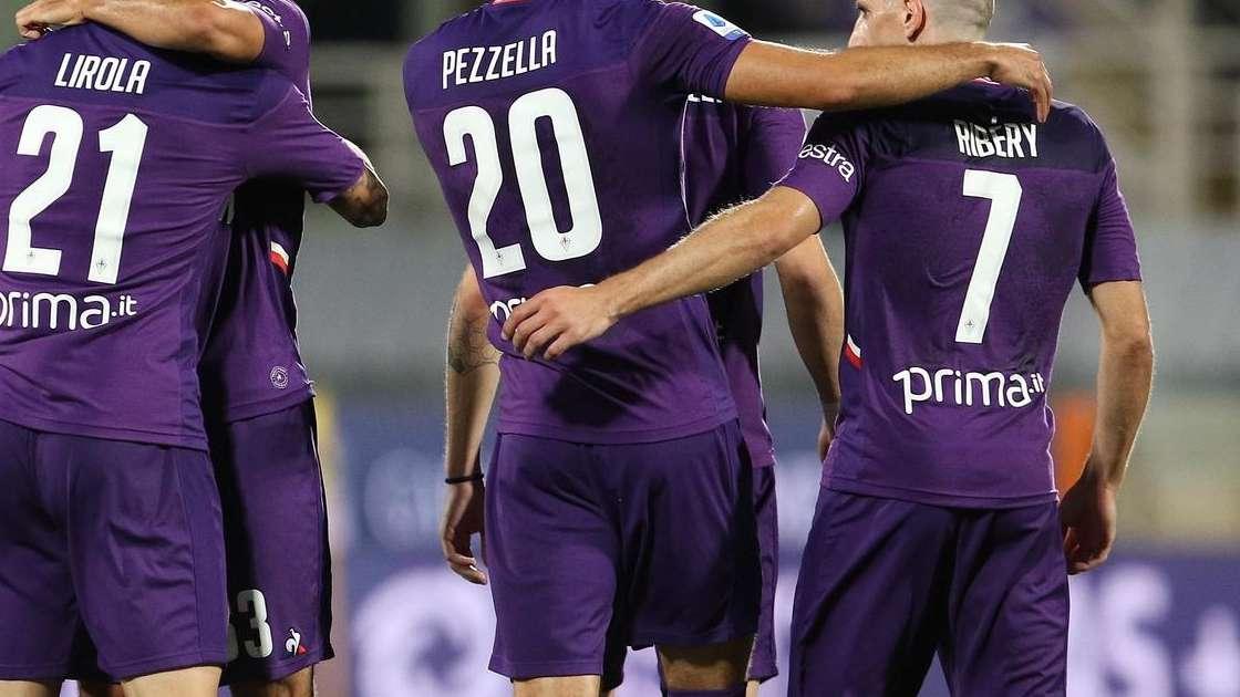 VERSO LE MAGLIE KAPPA: DRAGO IN GRIGIO E GIALLO. E I LOGHI...