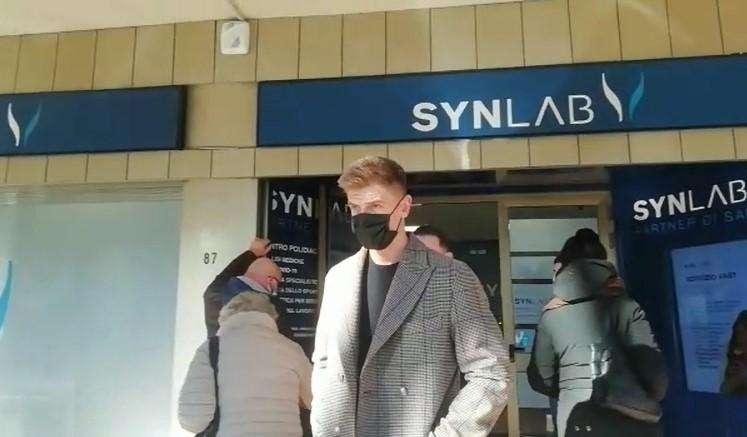 FOTO-VIDEO FV, Piatek esce dalle visite mediche