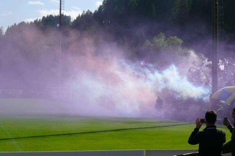 FOTO FV, Cori anti-Juve e fumogeni al "Benatti" 