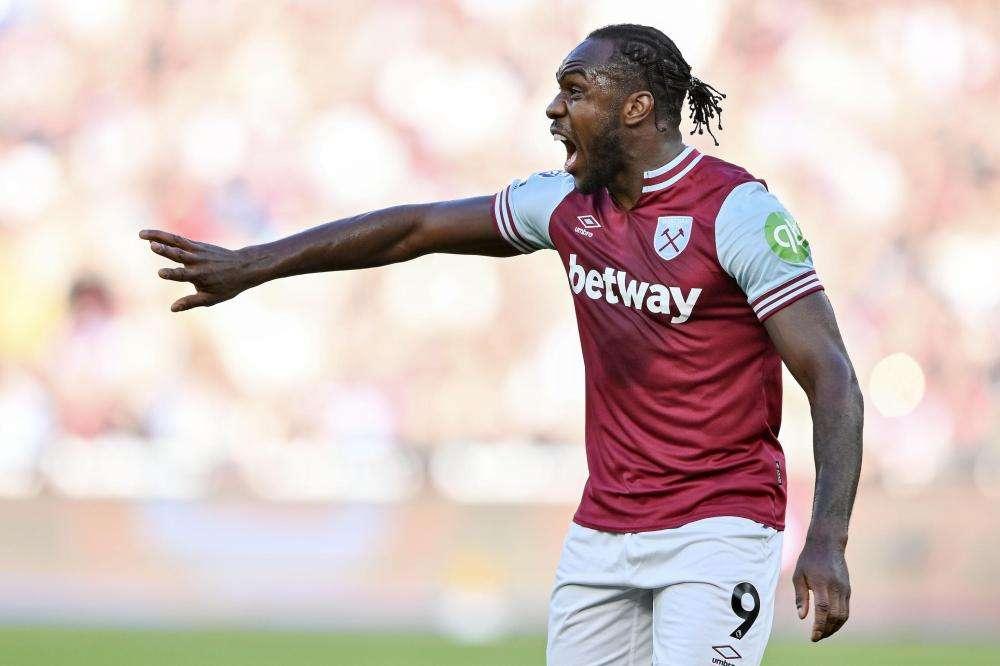 WEST HAM, Incidente stradale Antonio: "Preghiamo per lui"