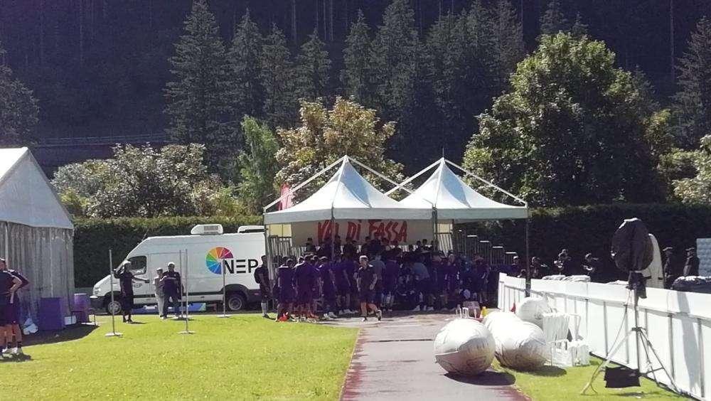 FOTO FV, I giocatori con i bambini del Camp a Moena