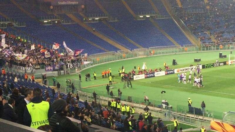 VIDEO FV, I giocatori festeggiano sotto i tifosi al 90'