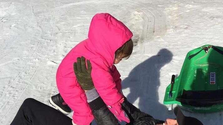 FOTO, Biraghi si gode la neve assieme alla figlia