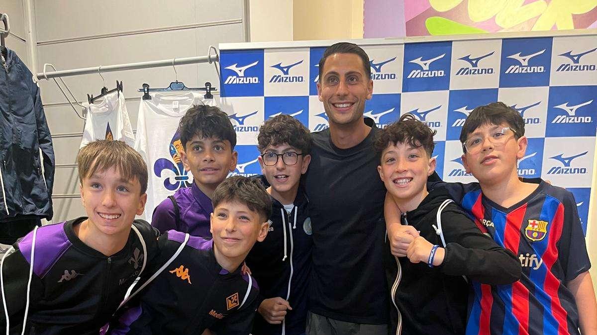 Mandragora incontra i tifosi grazie allo sponsor, tanto affetto per lui: le immagini di FirenzeViola