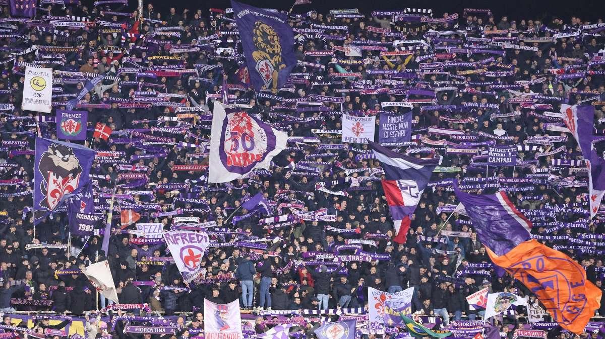 DALL'ARA, Bandierine, striscione e fumogeni per Barone