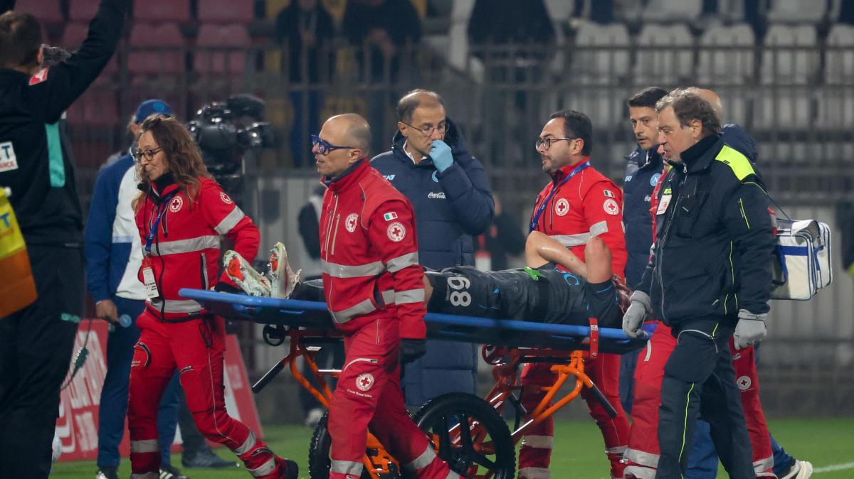 Napoli: lesione alla caviglia, Lobotka fermo un mese e mezzo