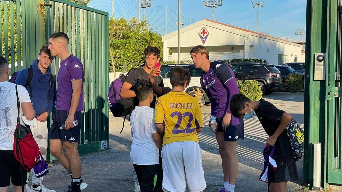 FOTO FV, Viola al Franchi. DV9 "accerchiato" dai fan