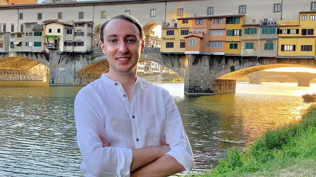 VLAHOVIC, SVOLTA A UN PASSO: PRONTO A RESTARE A FIRENZE. DECISIVO IL FACCIA A FACCIA CON COMMISSO. STASERA A ROMA PRENDE LE MOSSE UNA FIORENTINA TRA ENTUSIASMO E FARI SPENTI. FASCIA A BIRAGHI: UNA SCELTA INDISCUTIBILE