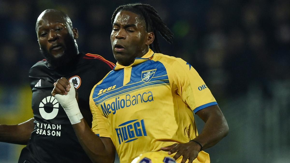 Anche Juanlu Sanchez per la fascia destra. Sondati in difesa Alexsandro e Okoli