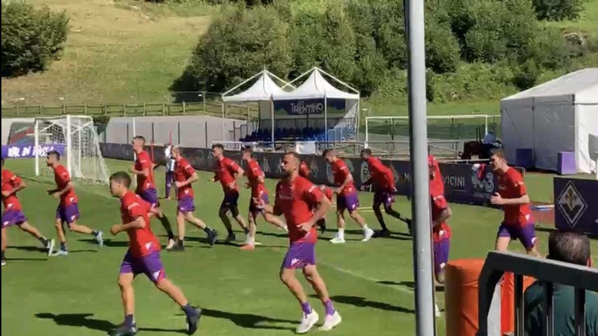 VIDEO FV, Ingresso in campo della Fiorentina a Moena