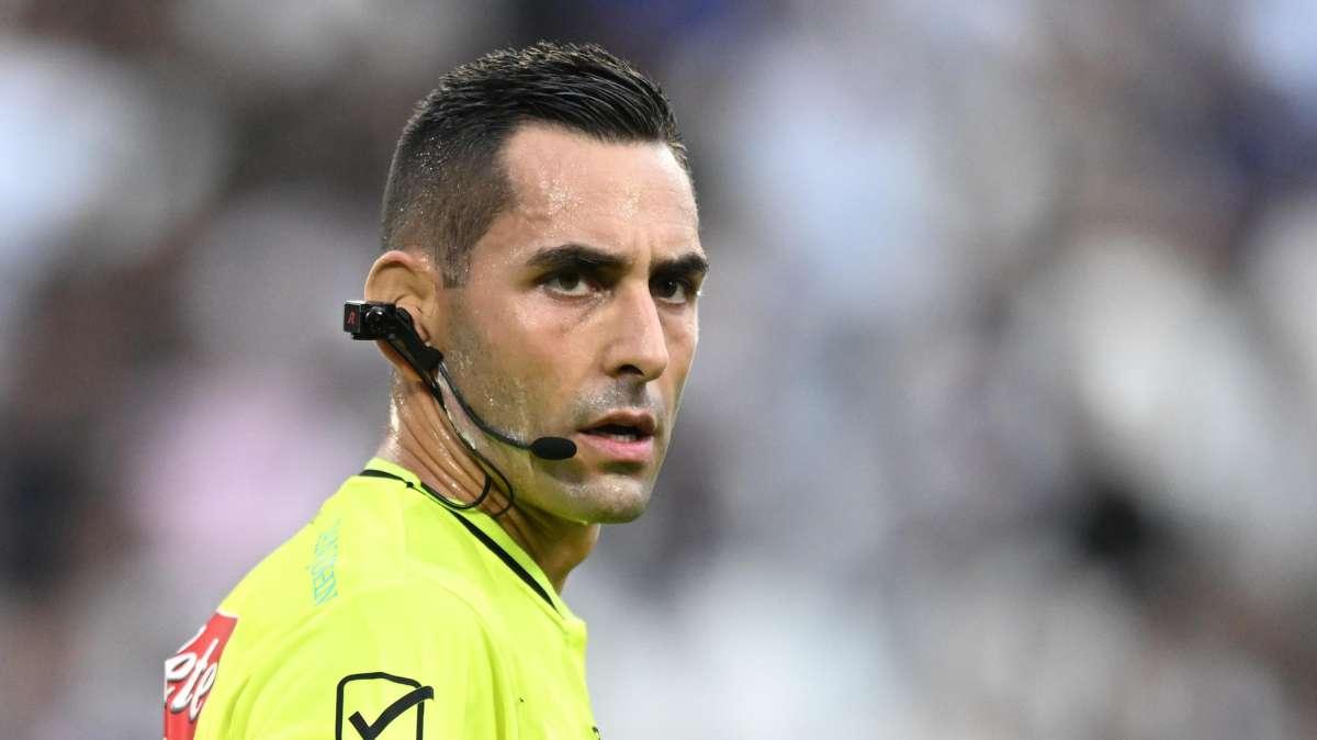 Fiorentina-Roma, gara affidata a Colombo: ecco tutta la squadra arbitrale