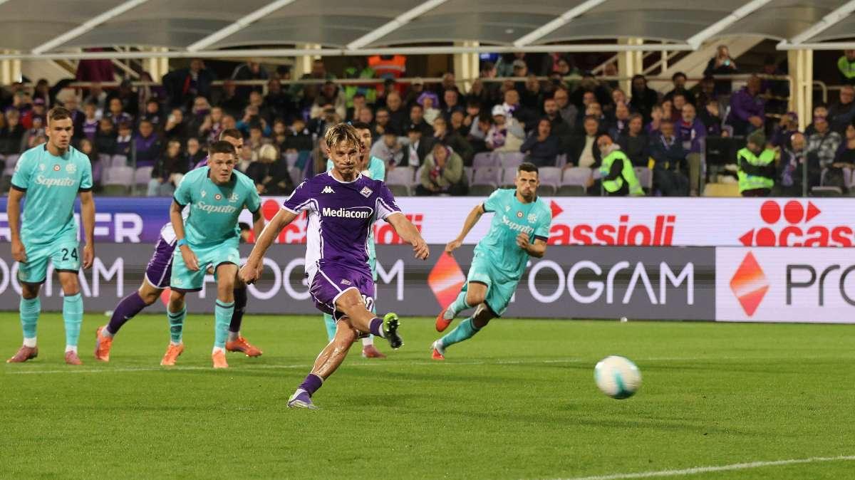 Fiorentina-Bologna 2-2, i giudizi La Penna: per la Gazzetta manca almeno un rigore ai rossoblù