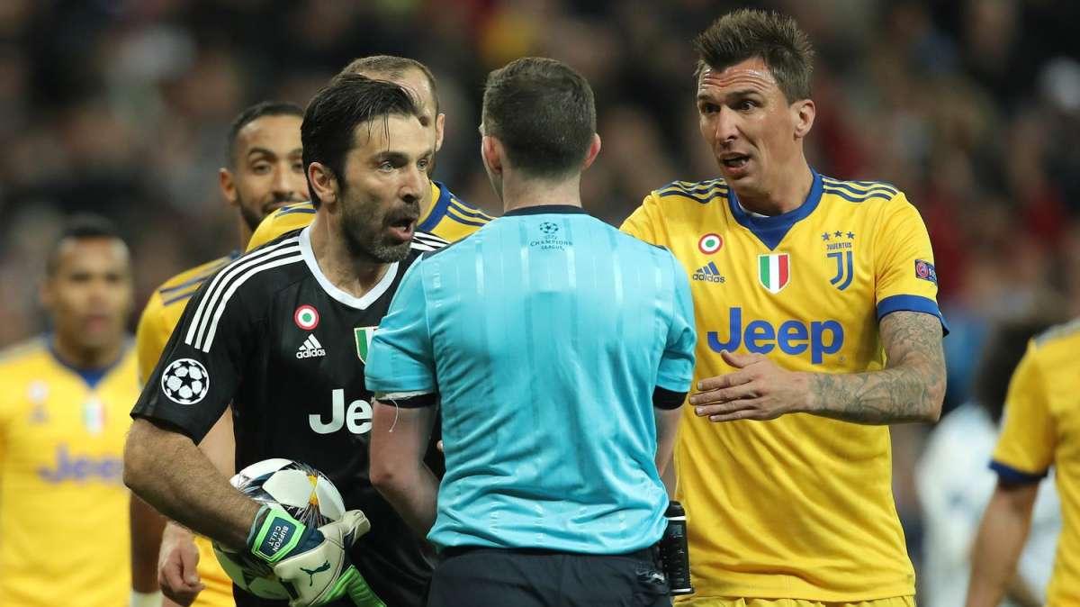 La Viola pesca Oliver, l'arbitro del "bidone dell'immondizia al posto del cuore"