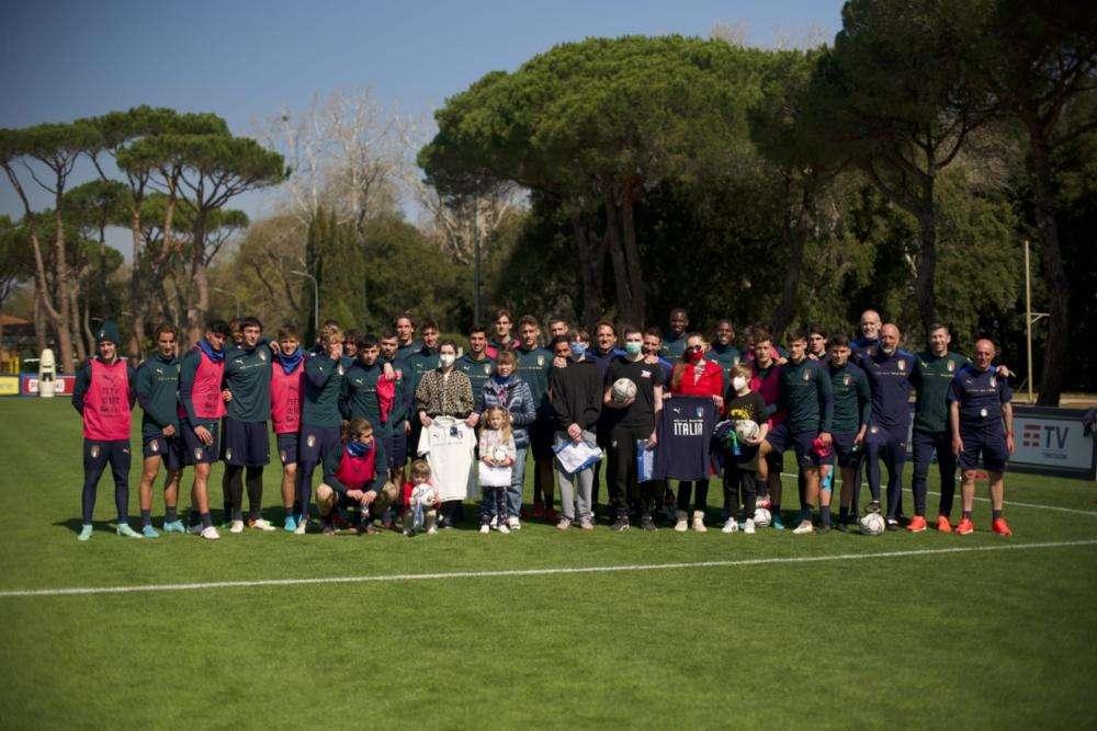 ITALIA U21, Bambini ucraini 'in campo' con gli azzurri