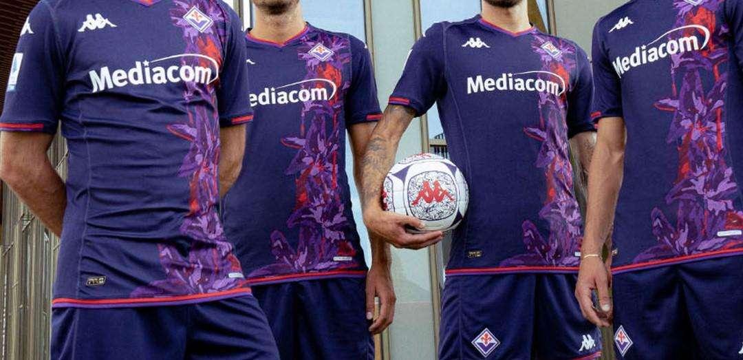 VIDEO, Ecco la terza maglia della Fiorentina: i dettagli