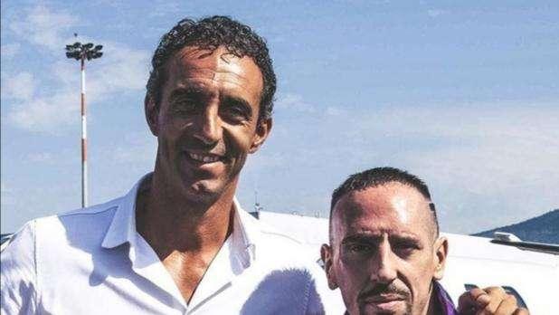 VIDEO FV, Ribery arriva al c.s.: saluto ai compagni