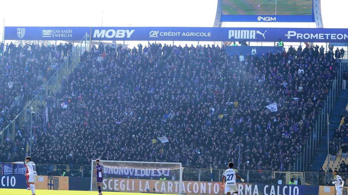 Tifosi traditi ancora. "Vergognatevi!", "Ma dov'è il presidente?": a Parma tutti contestati