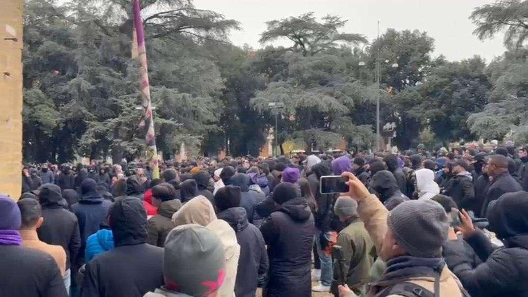 La protesta della Curva Fiesole: "Nessuno ci può fermare". Poi in motorino al Franchi